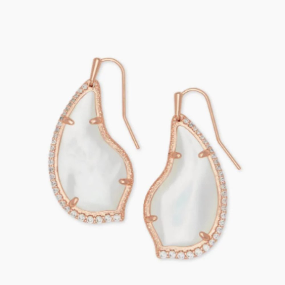 Kendra Scott Tulip Earrings in Ivory Pearl